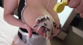 Hitomi Tanaka serving desserts
